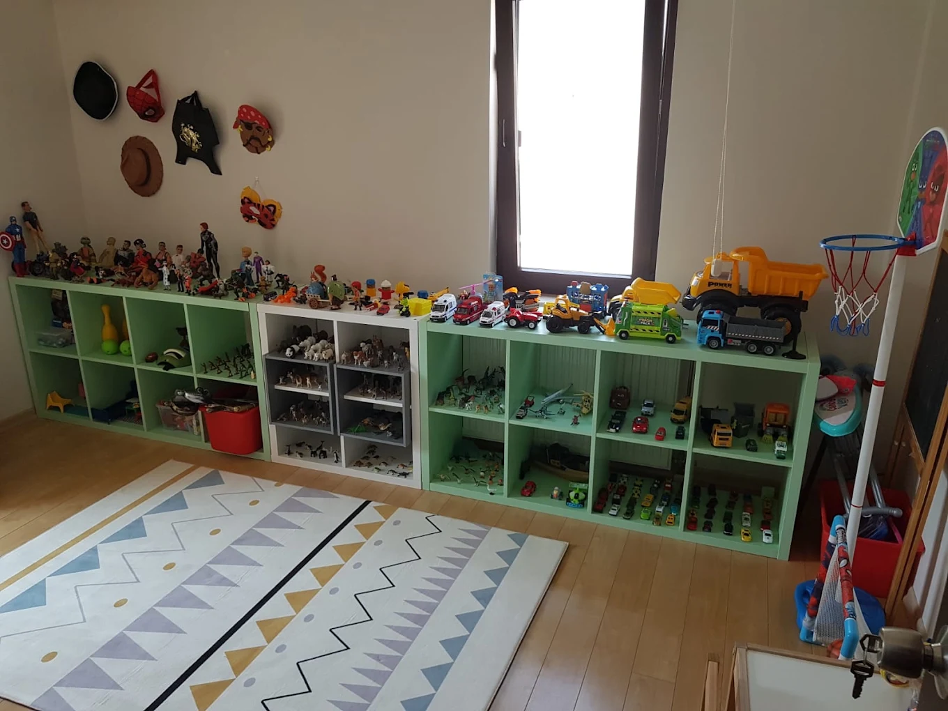 Çocuk ve ergen görüşmelerinde kullanılabilen oyun materyalleri